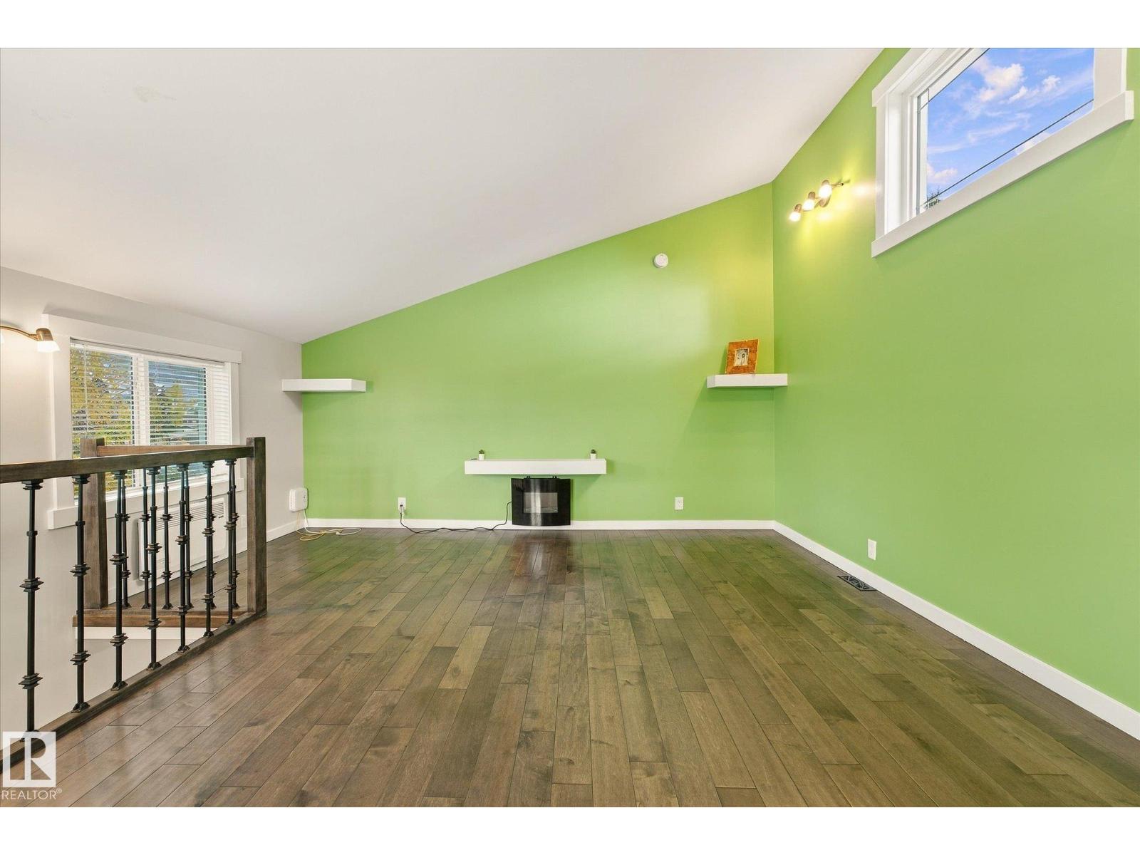 8742 151 ST NW
