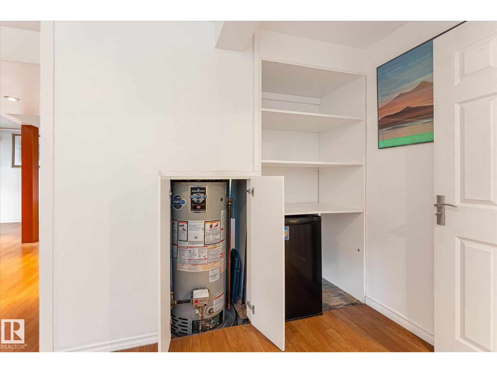 8742 151 ST NW