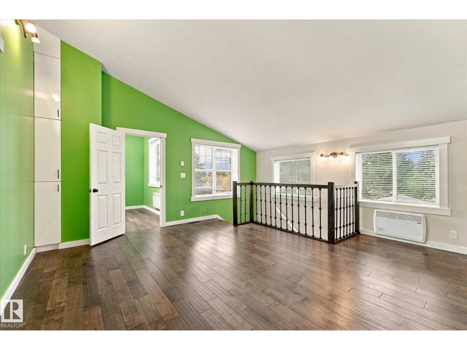 8742 151 ST NW