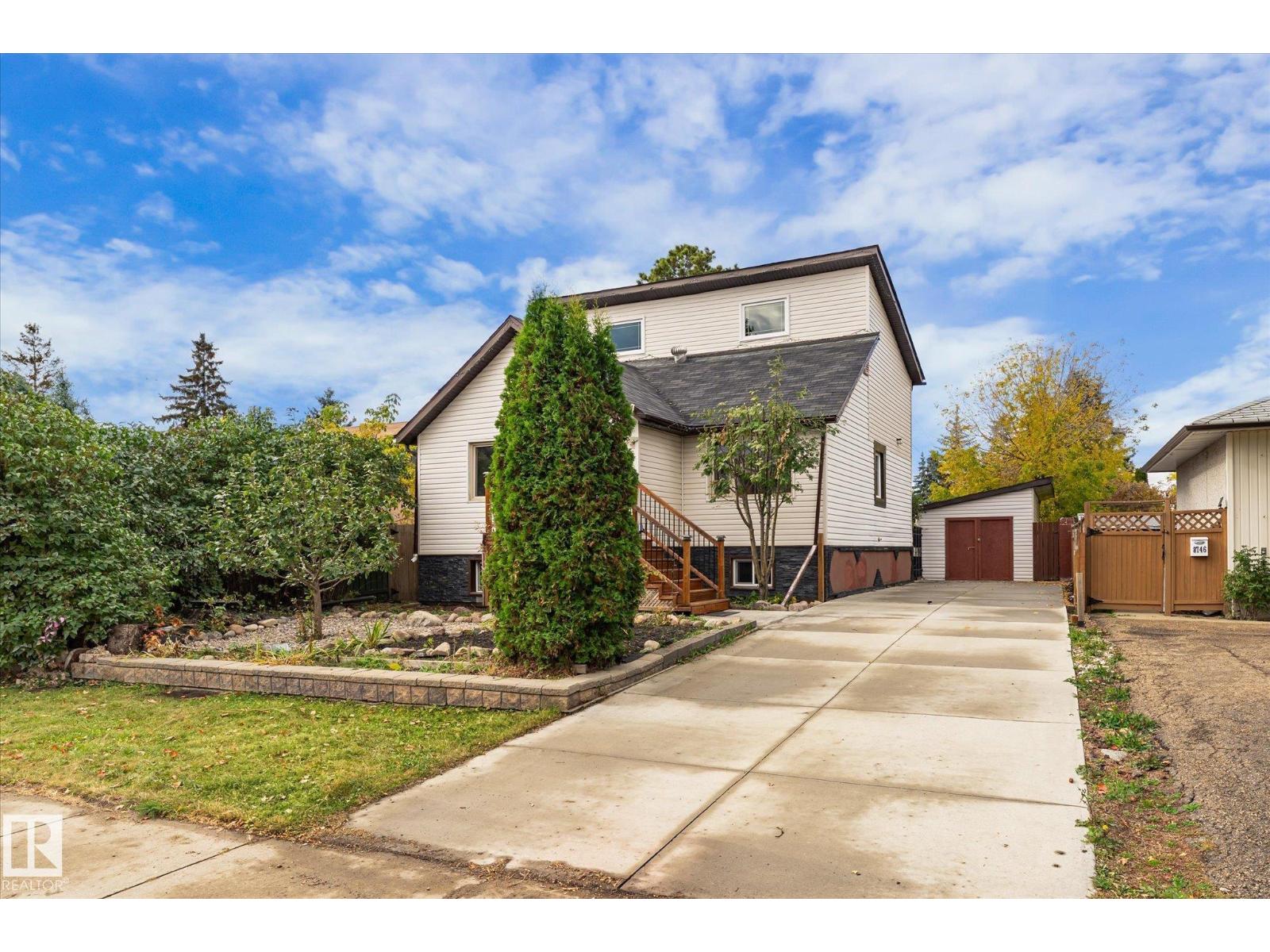 8742 151 ST NW
