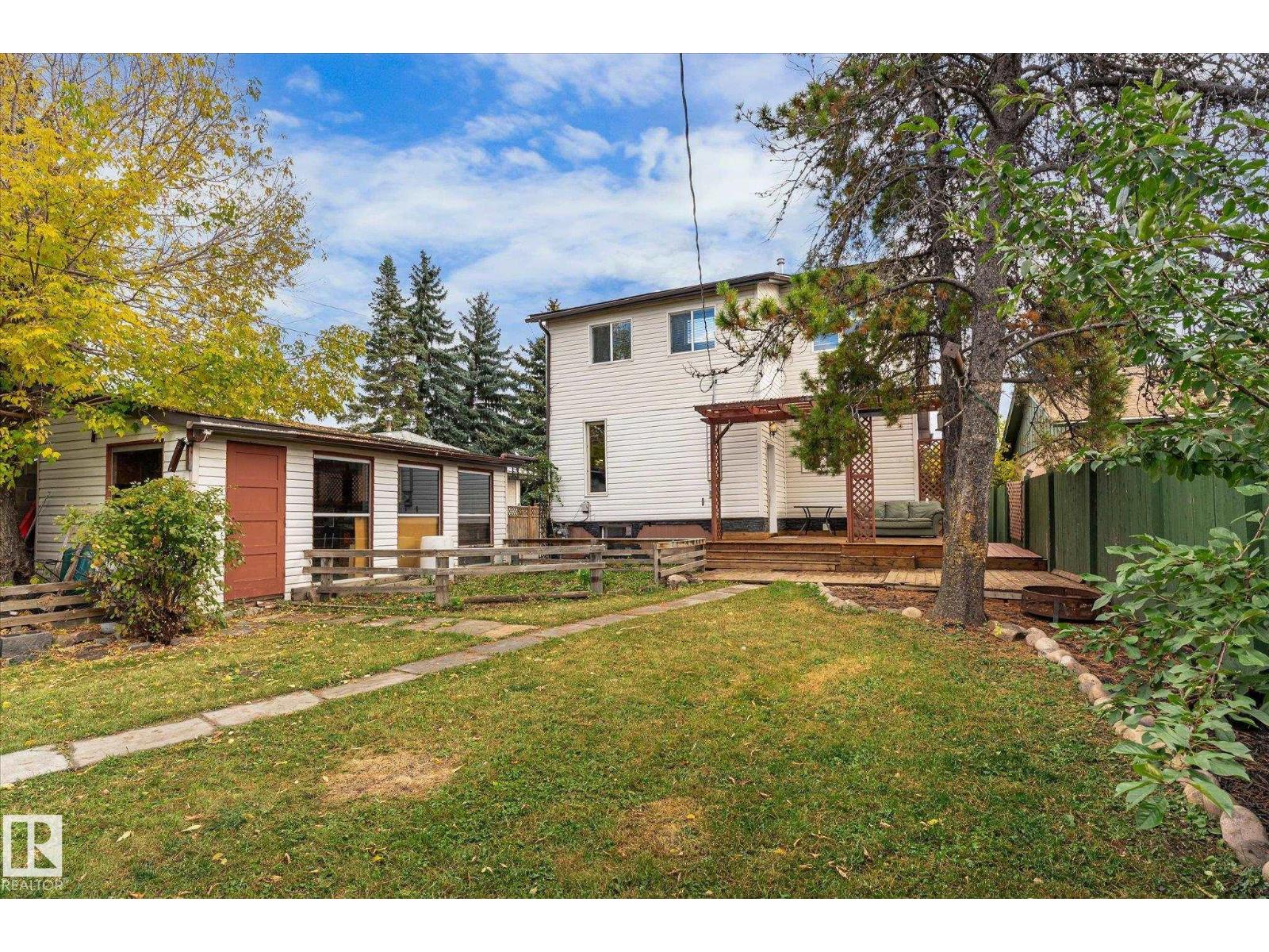 8742 151 ST NW