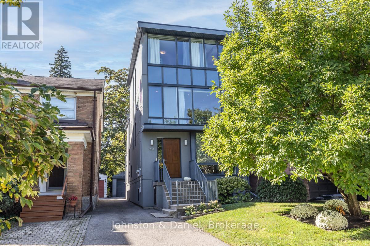 44 STANDISH AVENUE Toronto (Rosedale-Moore Park) Ontario Canada M4W3B1 2