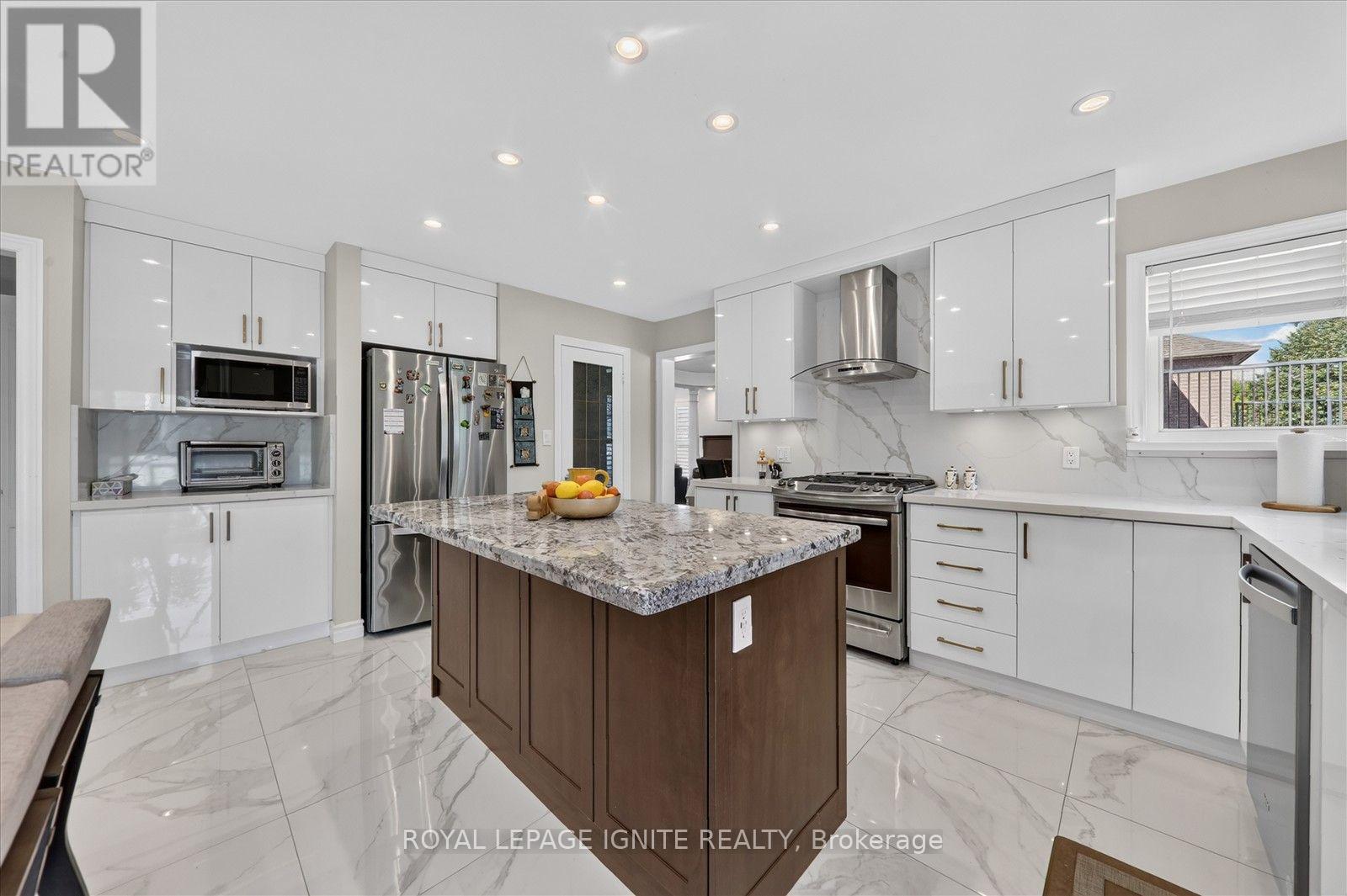 2015 Valewood Court, Oshawa, Ontario  L1G 7X9 - Photo 14 - E13874078