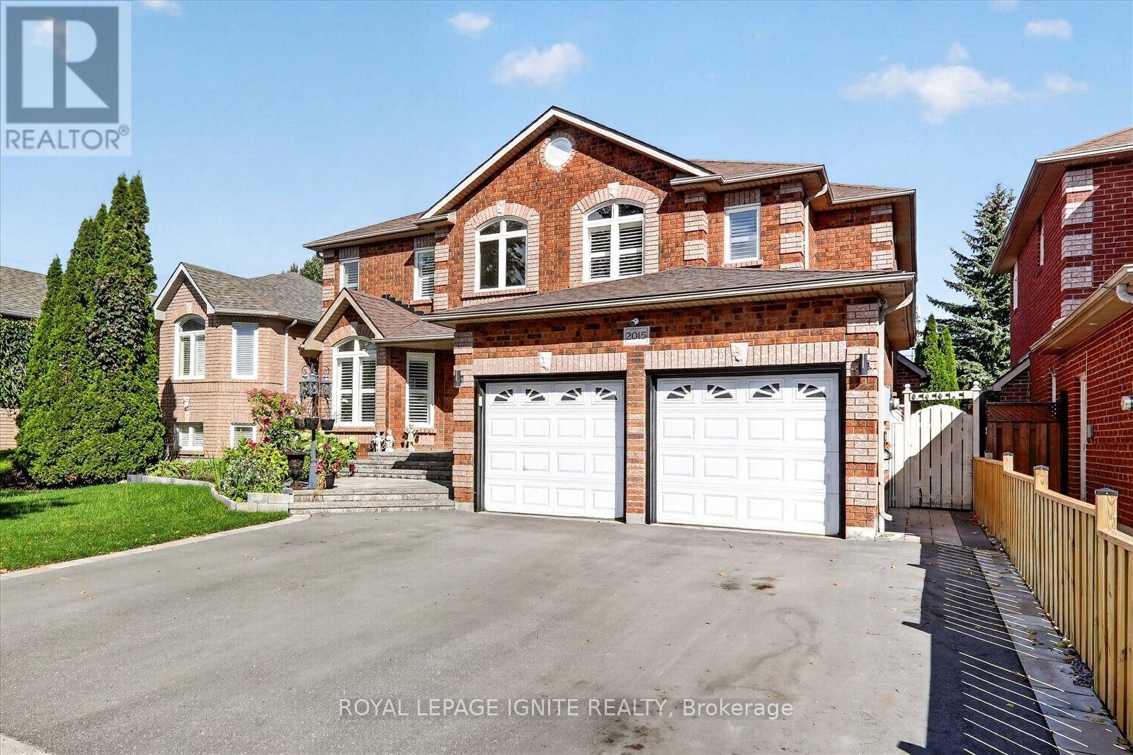 2015 Valewood Court, Oshawa, Ontario  L1G 7X9 - Photo 2 - E13874078
