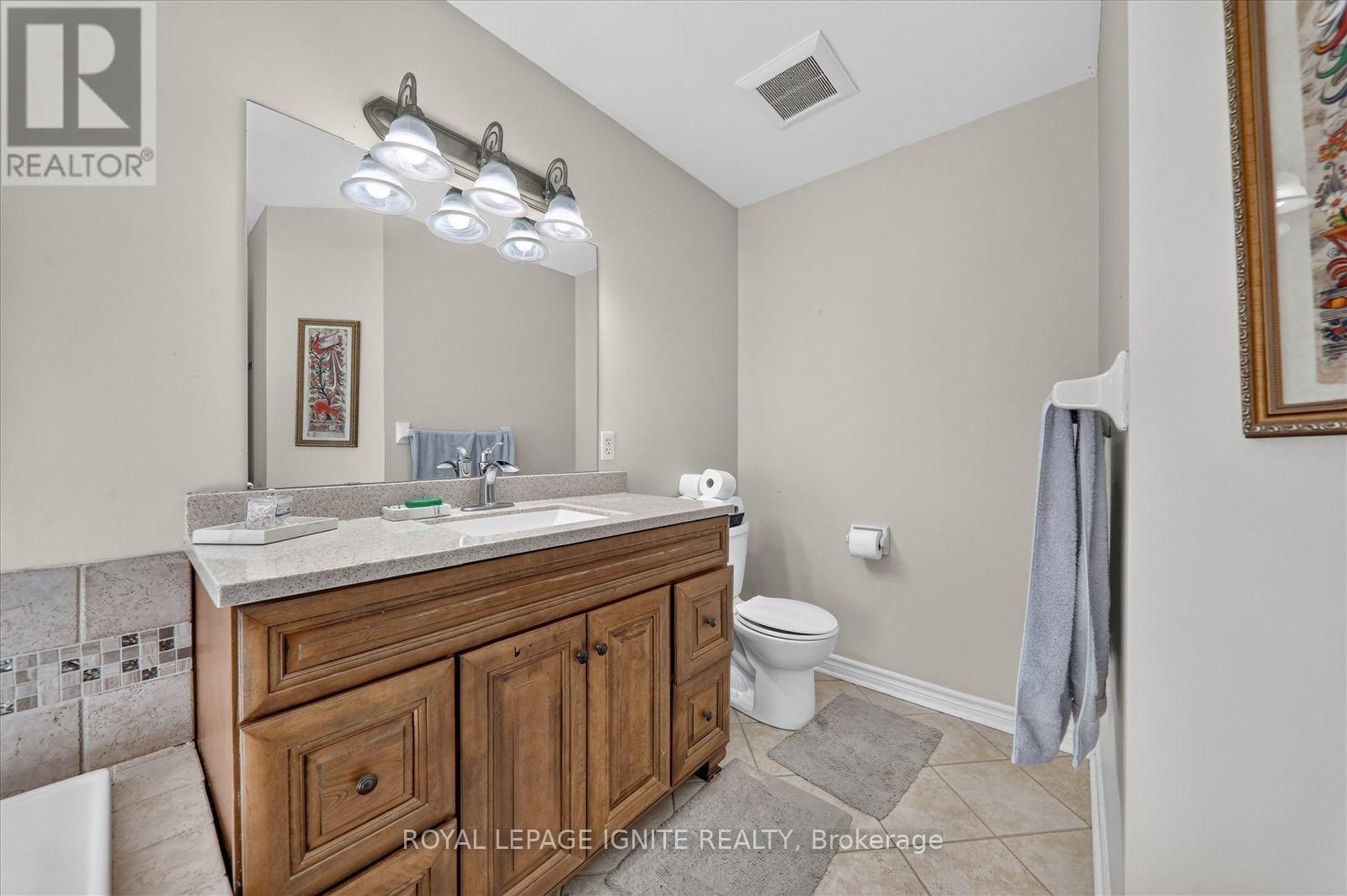 2015 Valewood Court, Oshawa, Ontario  L1G 7X9 - Photo 30 - E13874078