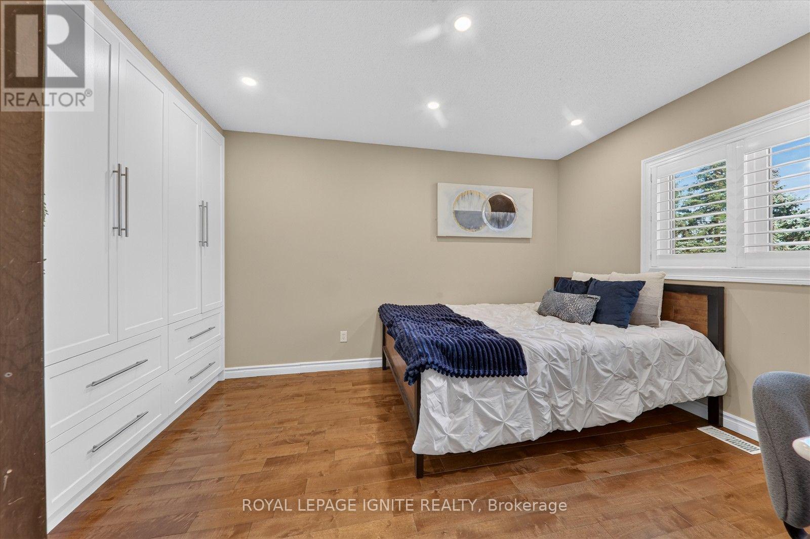 2015 Valewood Court, Oshawa, Ontario  L1G 7X9 - Photo 36 - E13874078