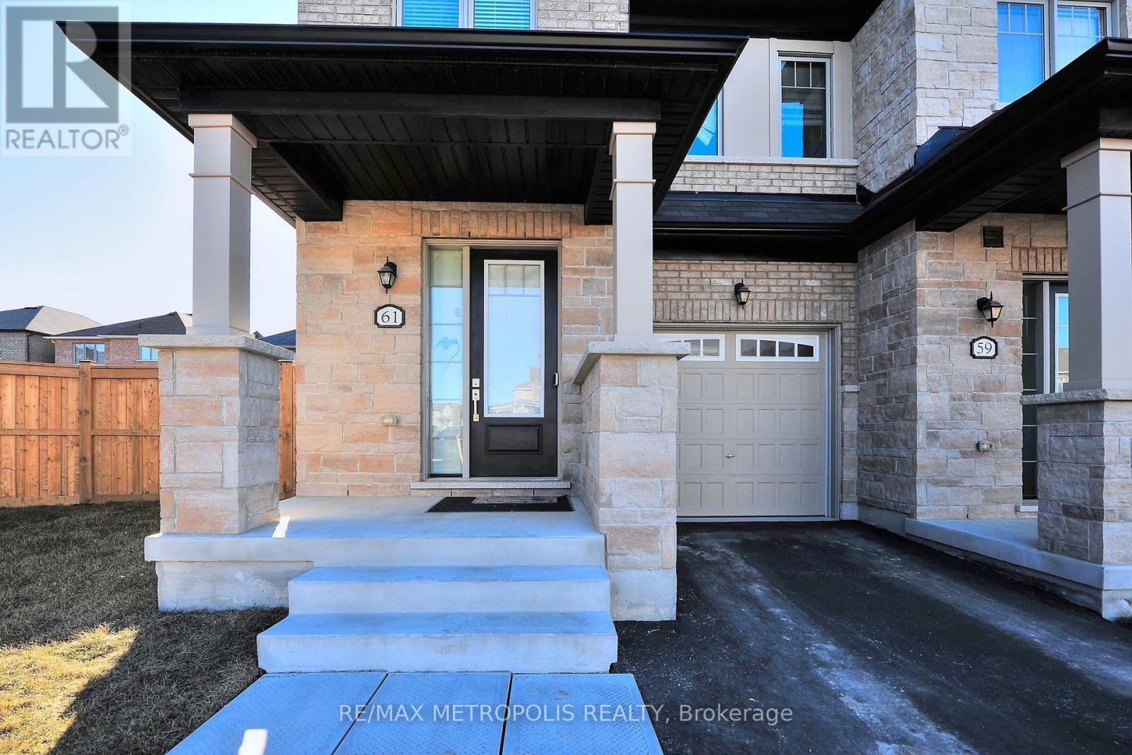 61 Seedling Crescent, Whitchurch-Stouffville, Ontario L4A 4V5 - Photo 3 - N13874076
