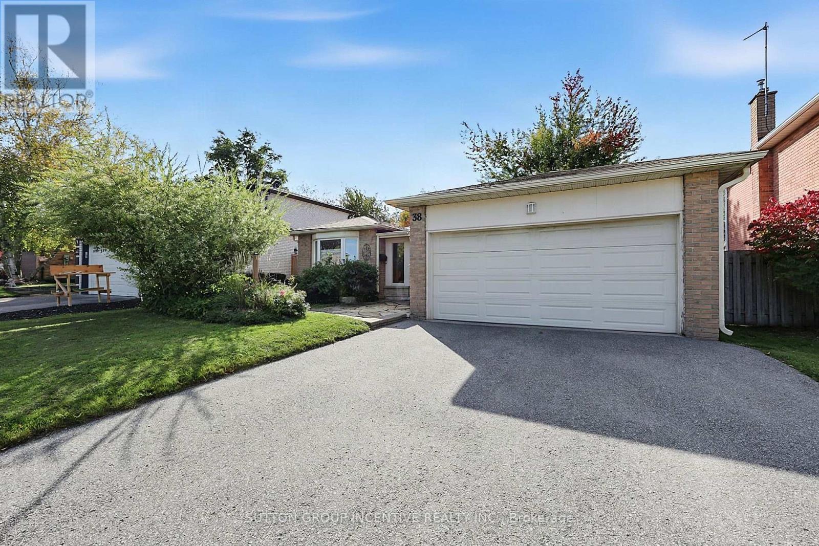 38 TRILLIUM CRESCENT, Barrie, Ontario