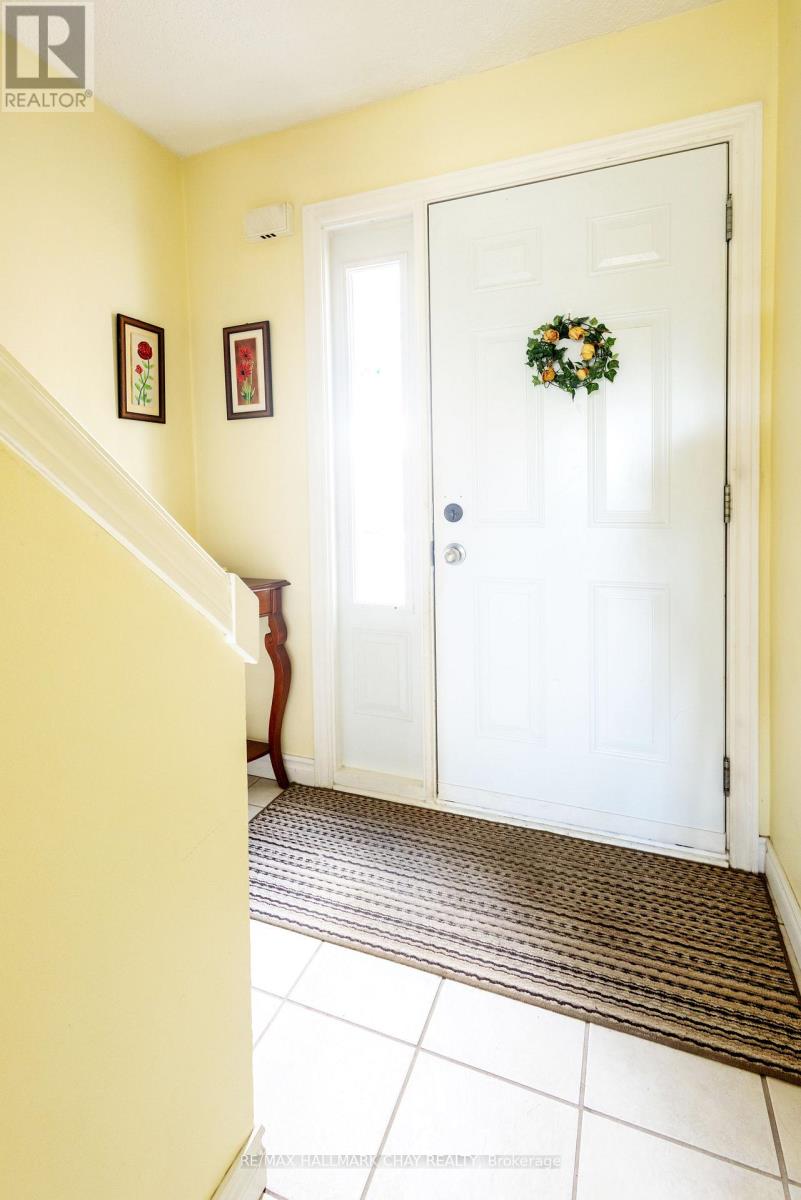 4 - 261 Rose Street, Barrie, Ontario  L4M 2V3 - Photo 3 - S13874128