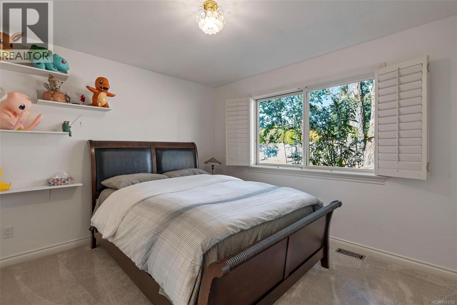 906 Cobblestone Lane