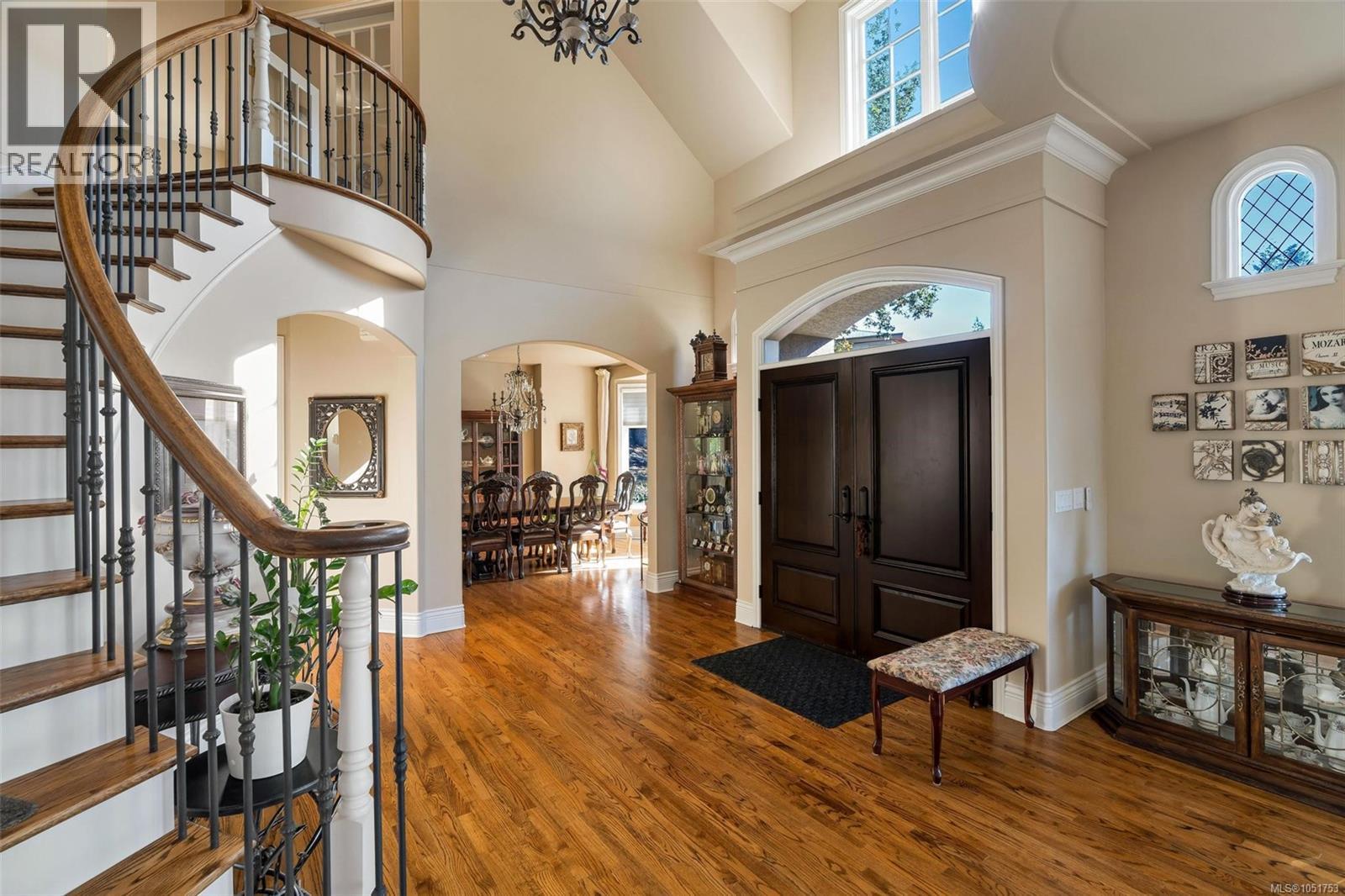 906 Cobblestone Lane