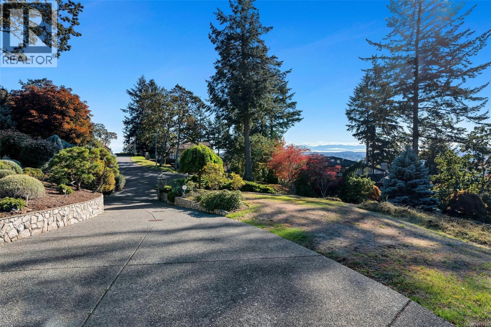 906 Cobblestone Lane