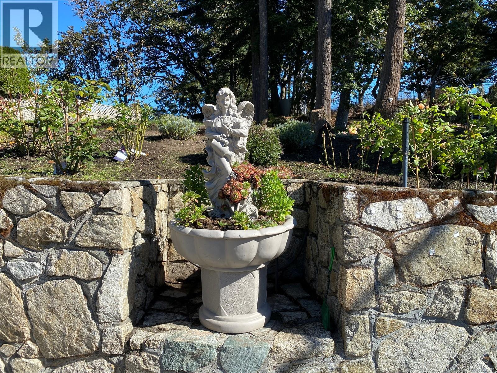 906 Cobblestone Lane
