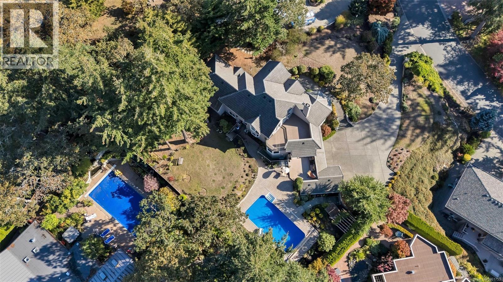 906 Cobblestone Lane