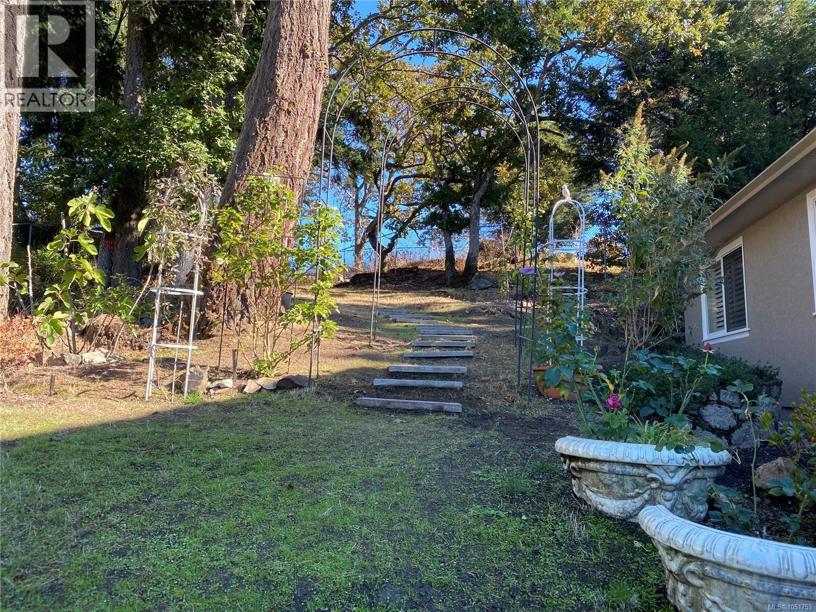 906 Cobblestone Lane