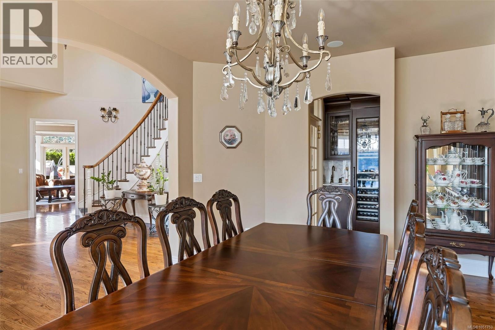 906 Cobblestone Lane