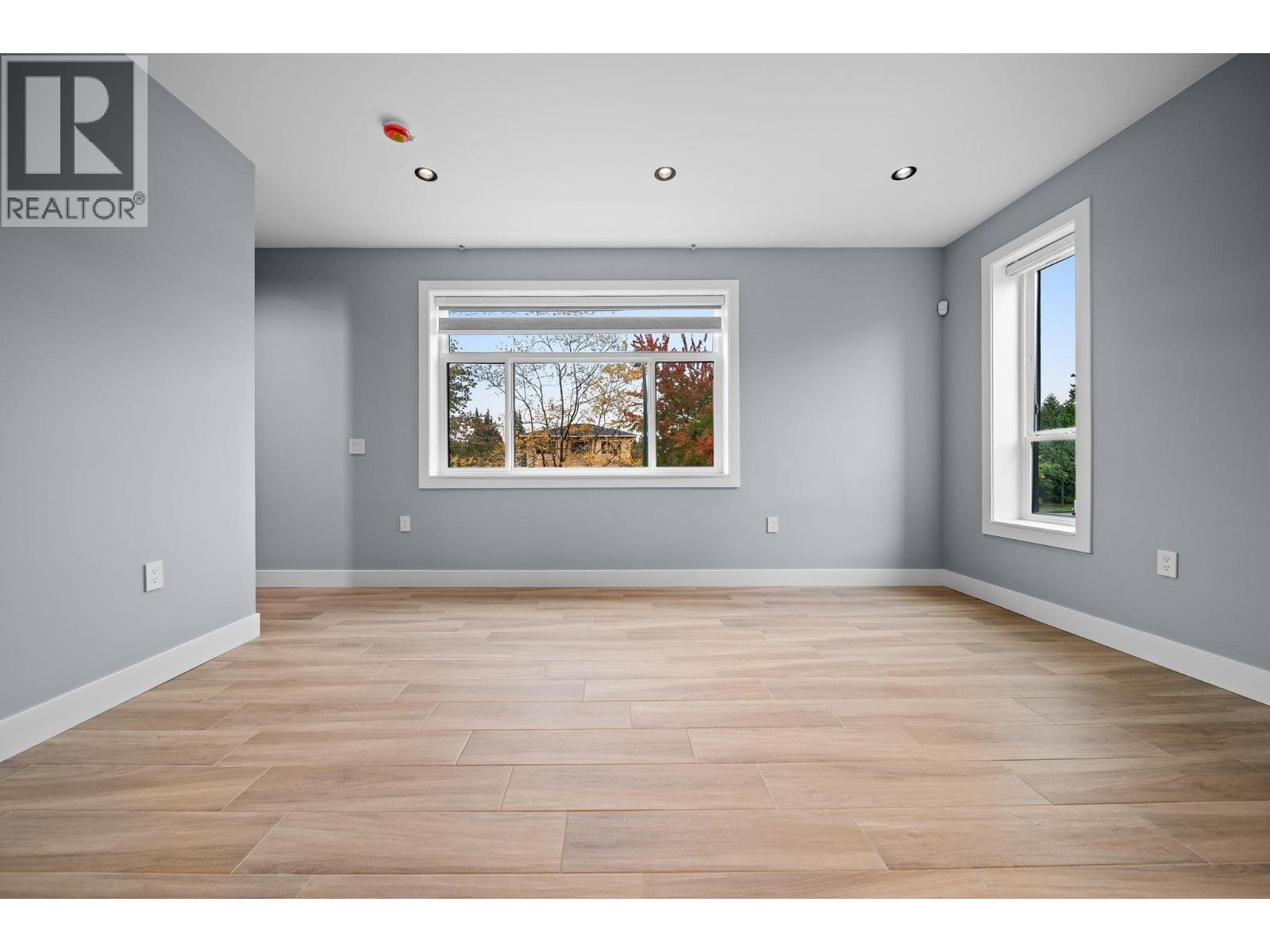3 2557 W KING EDWARD STREET
