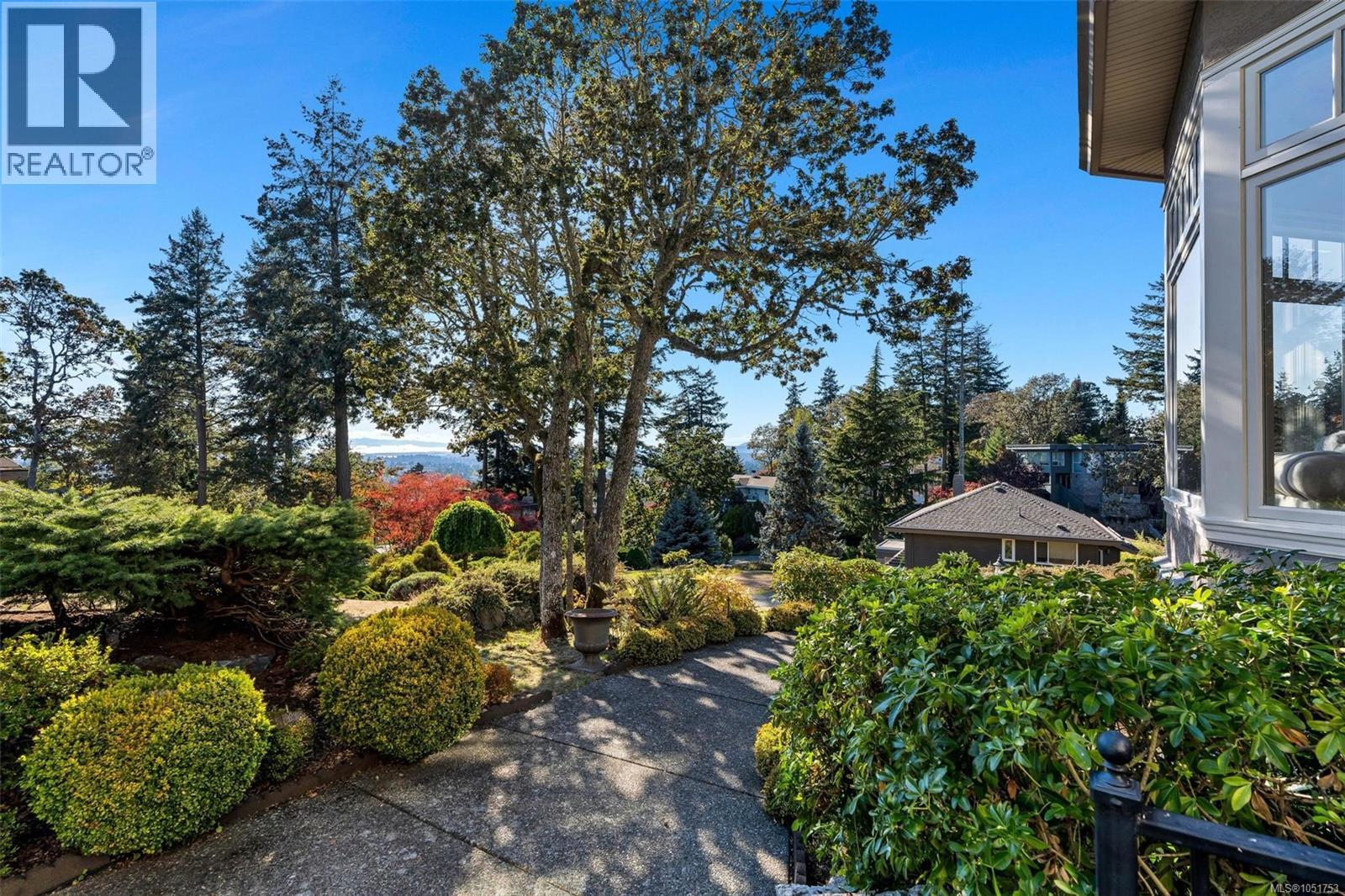 906 Cobblestone Lane