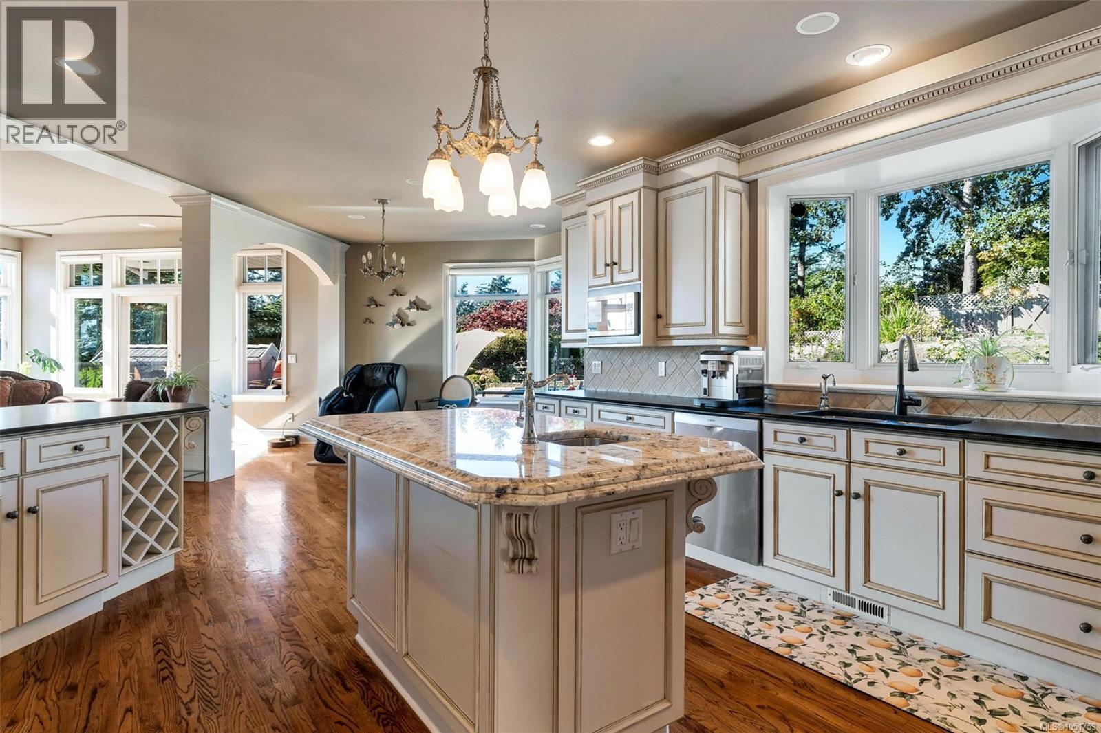 906 Cobblestone Lane