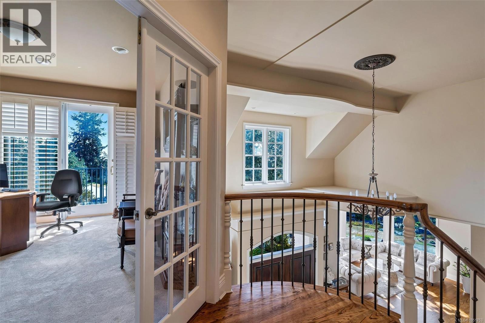 906 Cobblestone Lane
