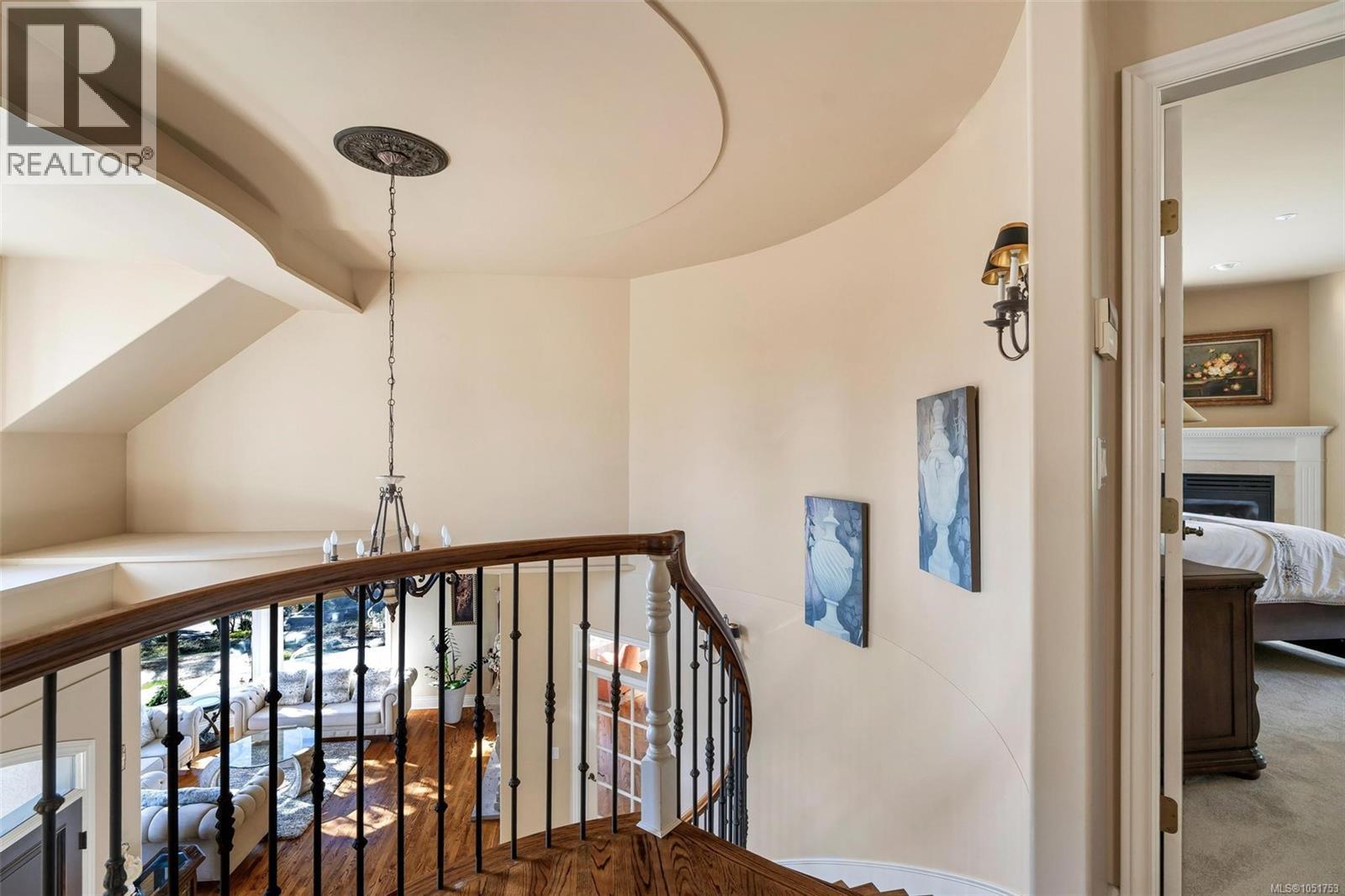 906 Cobblestone Lane