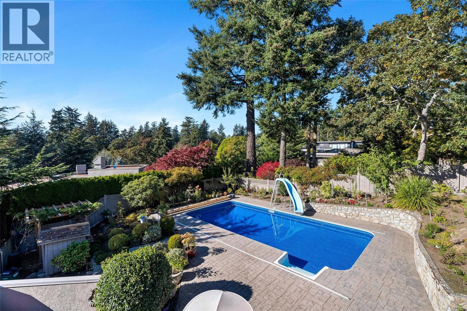 906 Cobblestone Lane