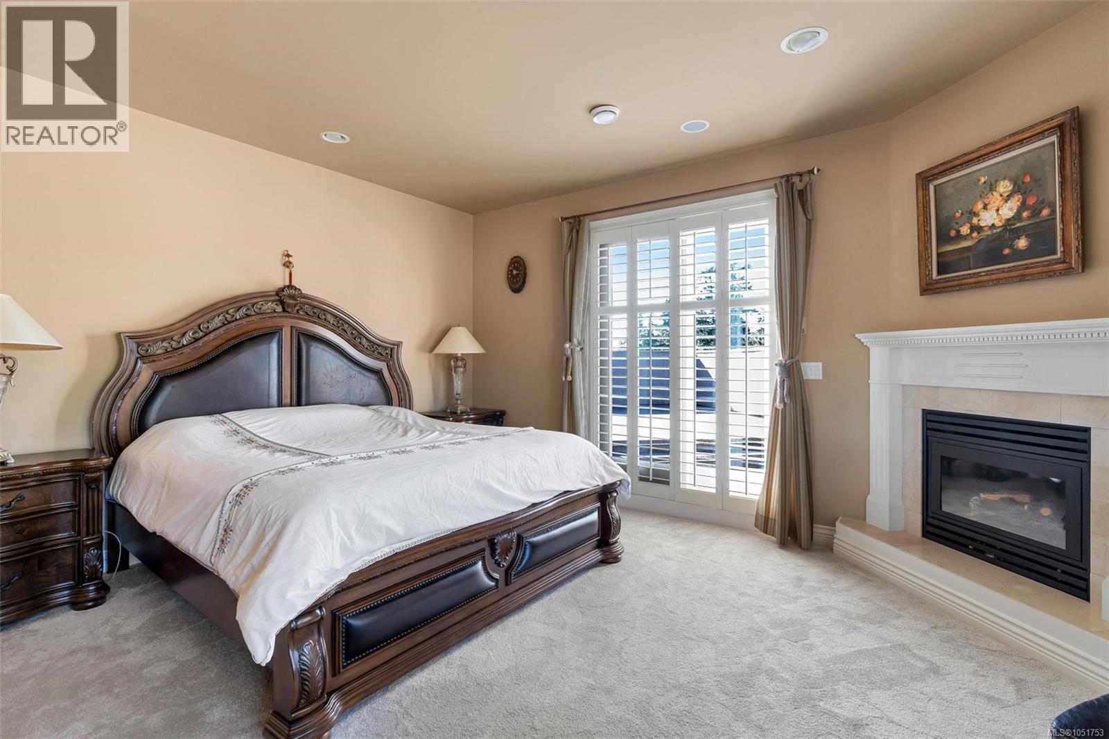 906 Cobblestone Lane