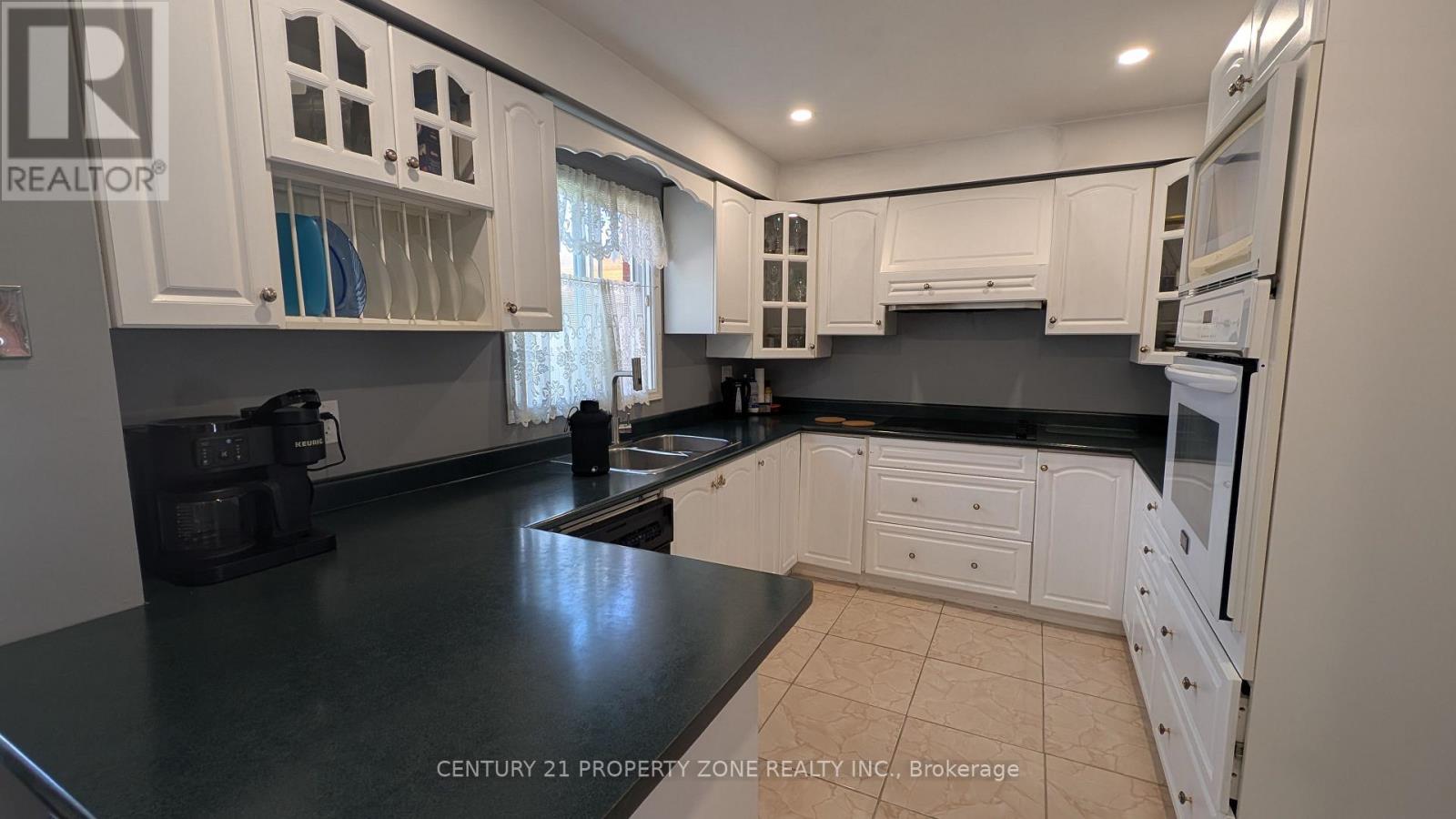 9 Corkett Drive, Brampton, Ontario  L6X 3H7 - Photo 9 - W13874060
