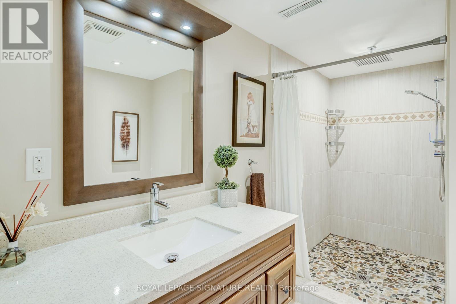 2544 Sharon Crescent, Mississauga, Ontario  L5C 1Y8 - Photo 19 - W13874092