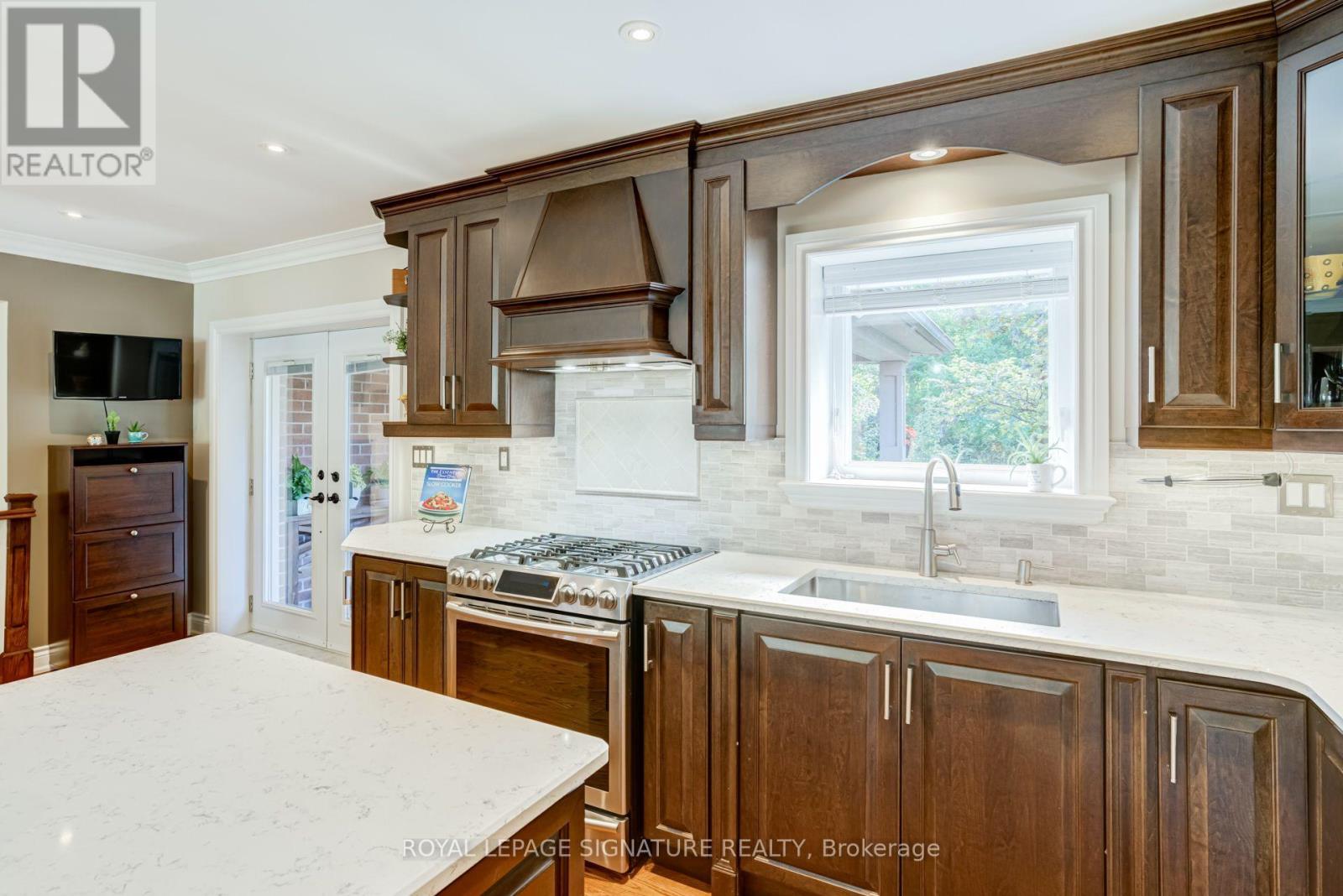 2544 Sharon Crescent, Mississauga, Ontario  L5C 1Y8 - Photo 5 - W13874092