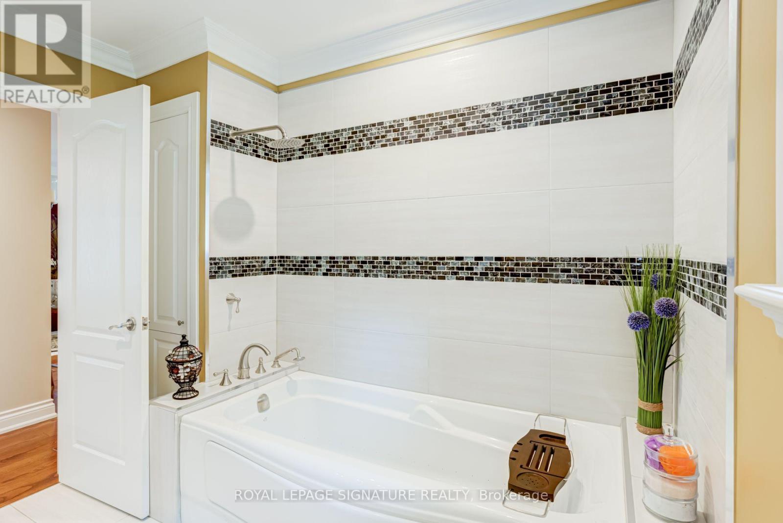 2544 Sharon Crescent, Mississauga, Ontario  L5C 1Y8 - Photo 9 - W13874092