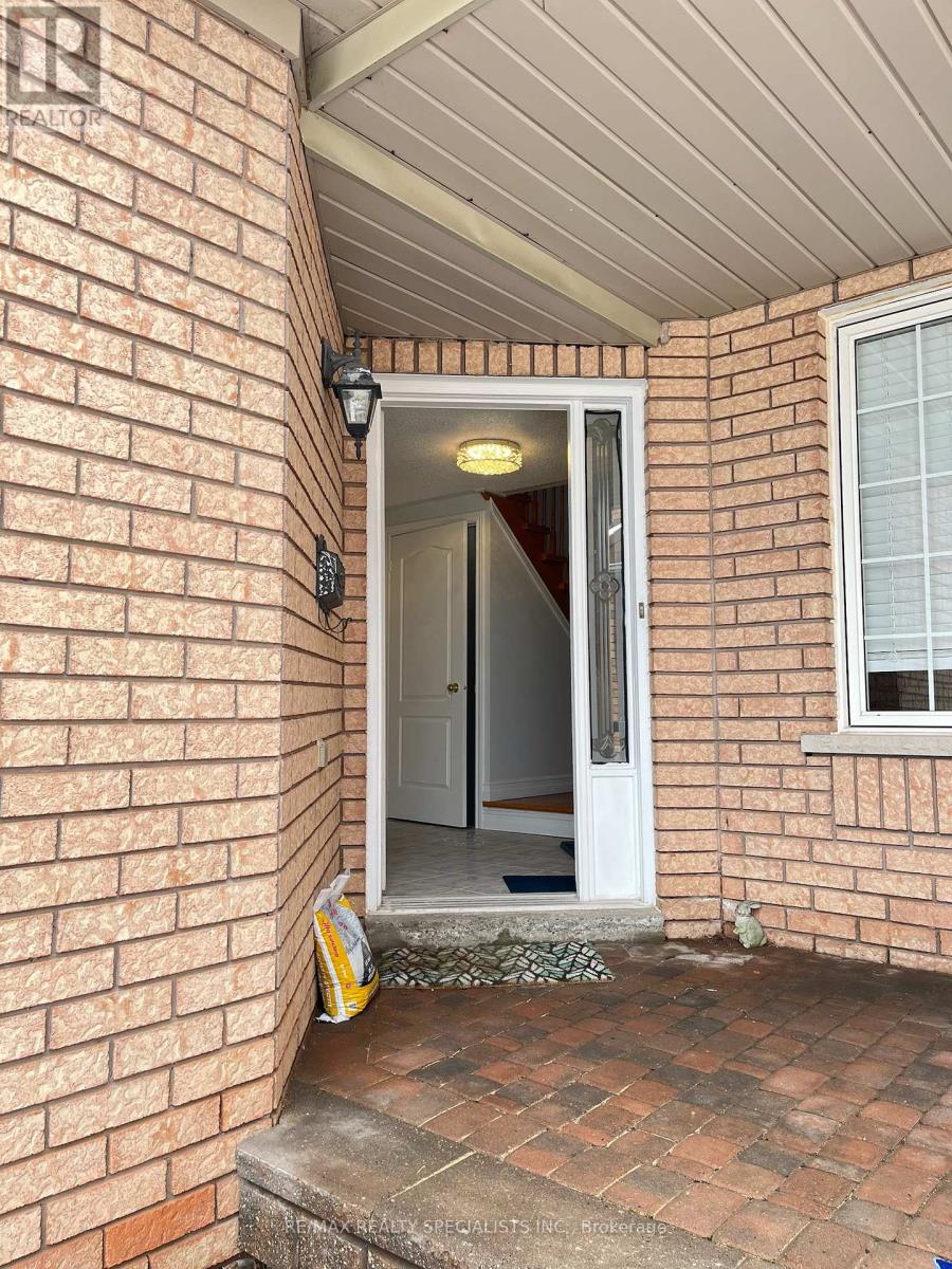 5580 Creditrise Place, Mississauga, Ontario  L5M 6E3 - Photo 4 - W13874138