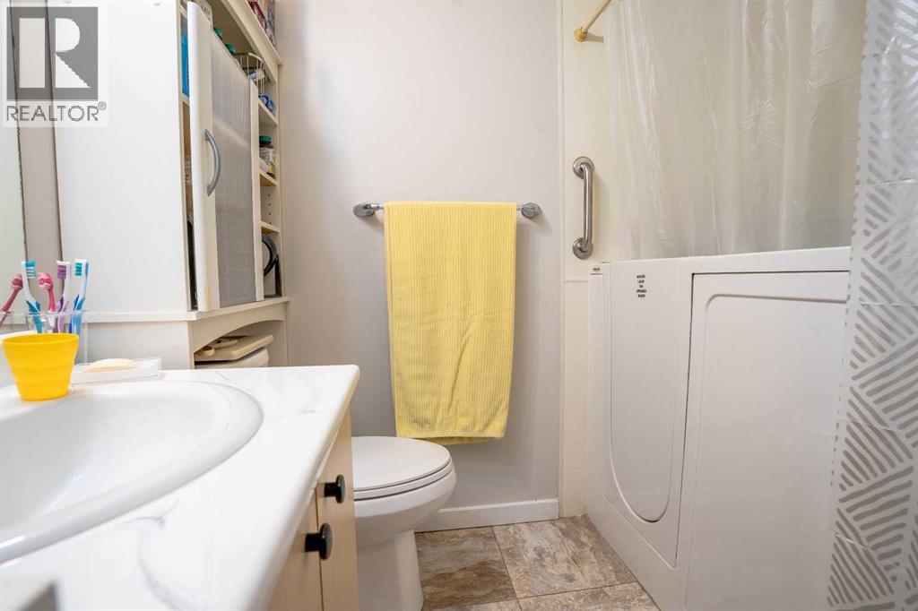 8412, 304 Mackenzie Way SW, Airdrie, Alberta  T4B 3H7 - Photo 31 - A2349707