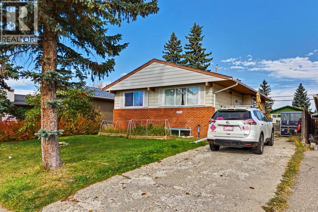 3714 Dover Ridge Drive SE, Calgary, Alberta  T2B 2C8 - Photo 2 - A2350553