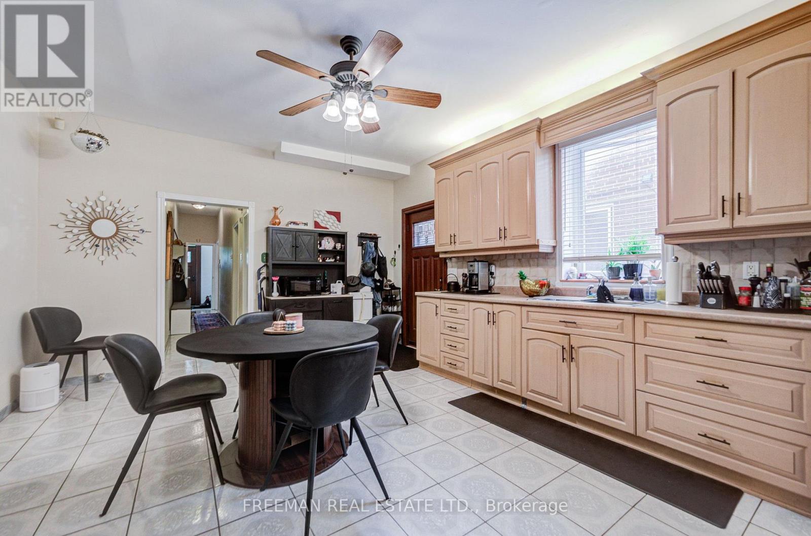 756 Euclid Avenue, Toronto, Ontario  M6G 2V2 - Photo 4 - C13869294