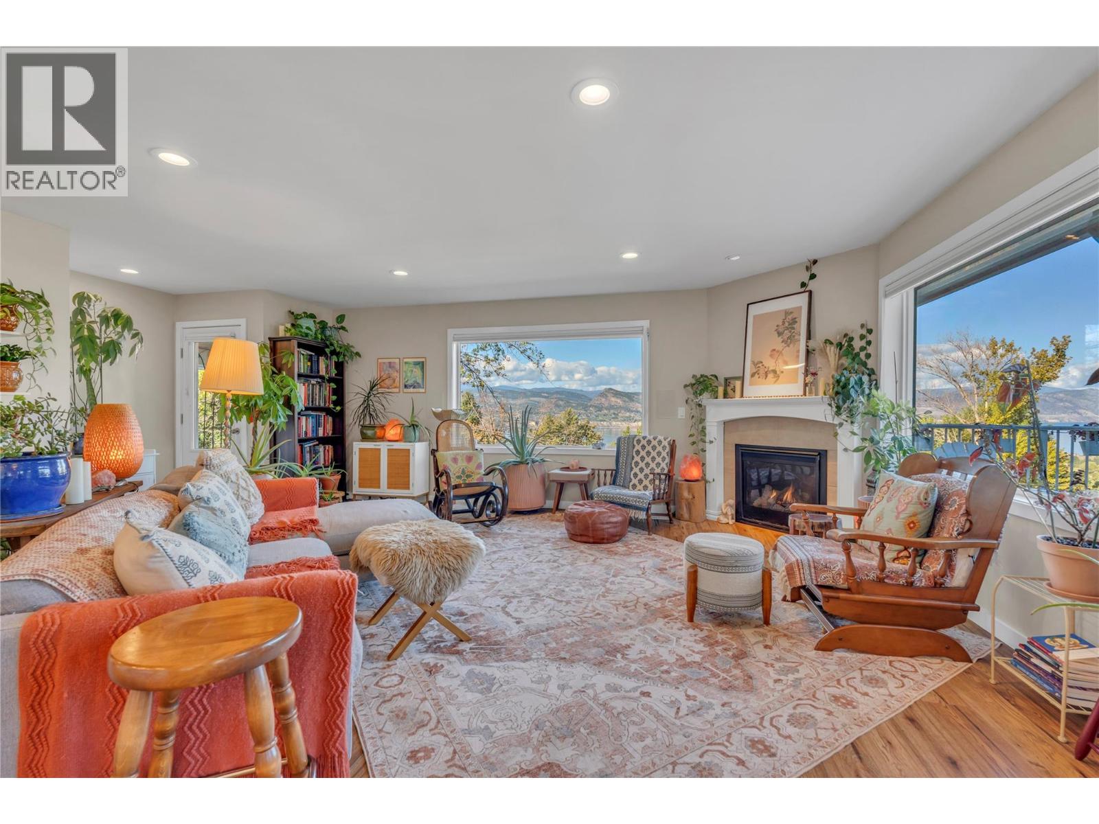2864 Arawana Road