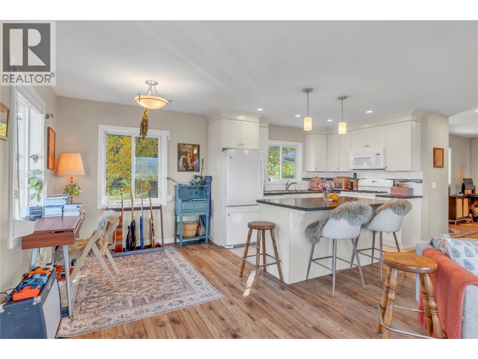 2864 Arawana Road