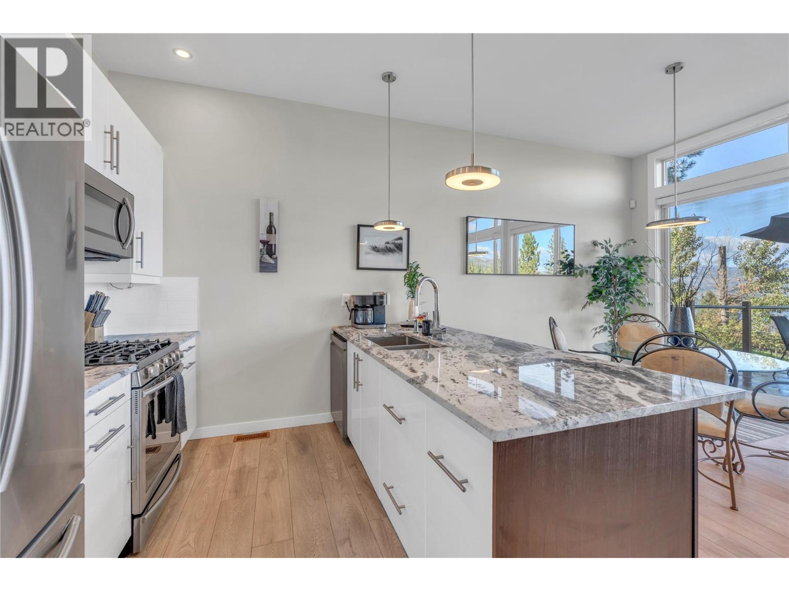 2864 Arawana Road