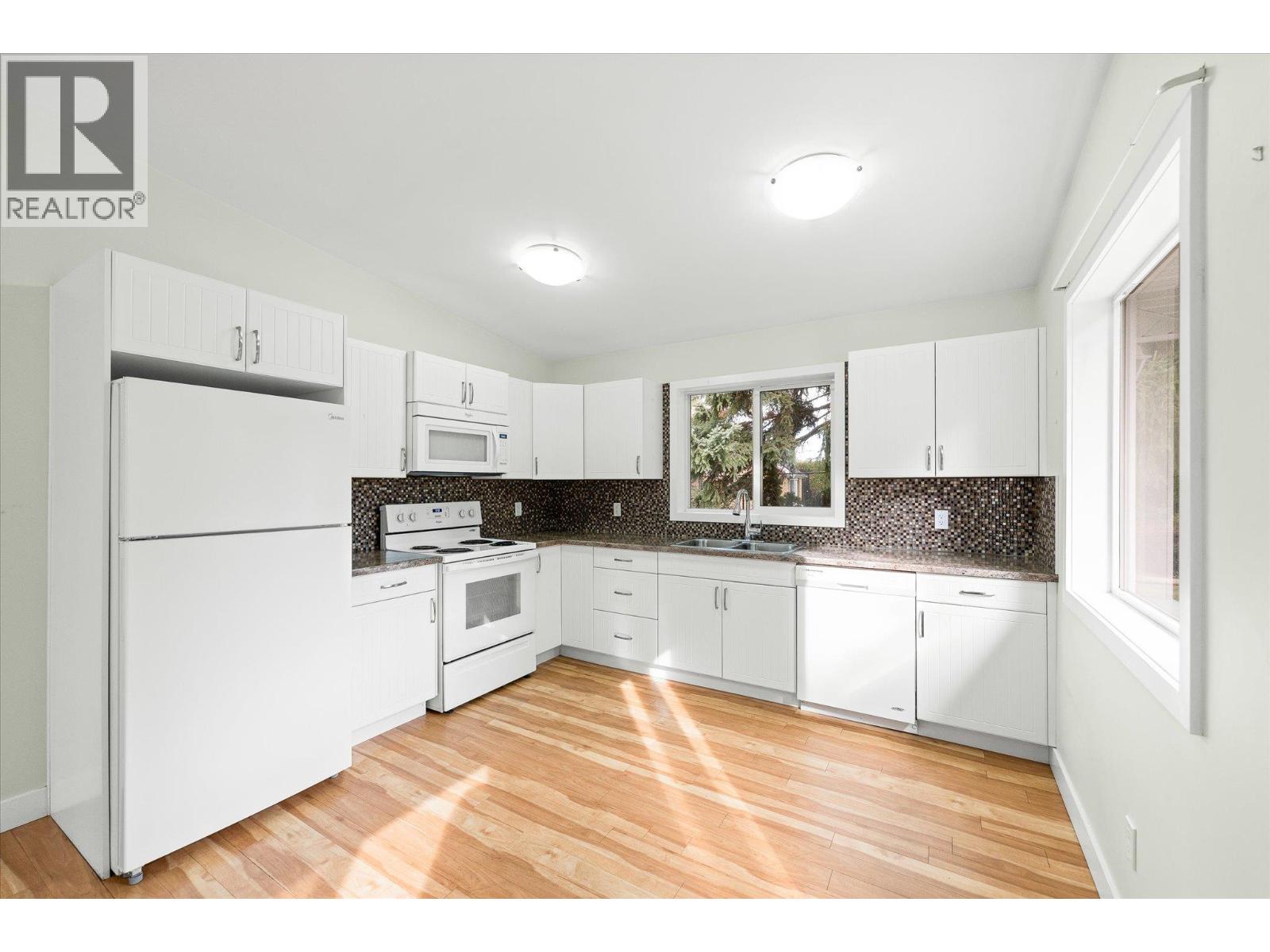 4583 Bonjou Road, Kelowna, British Columbia  V1W 1M7 - Photo 6 - 10401303