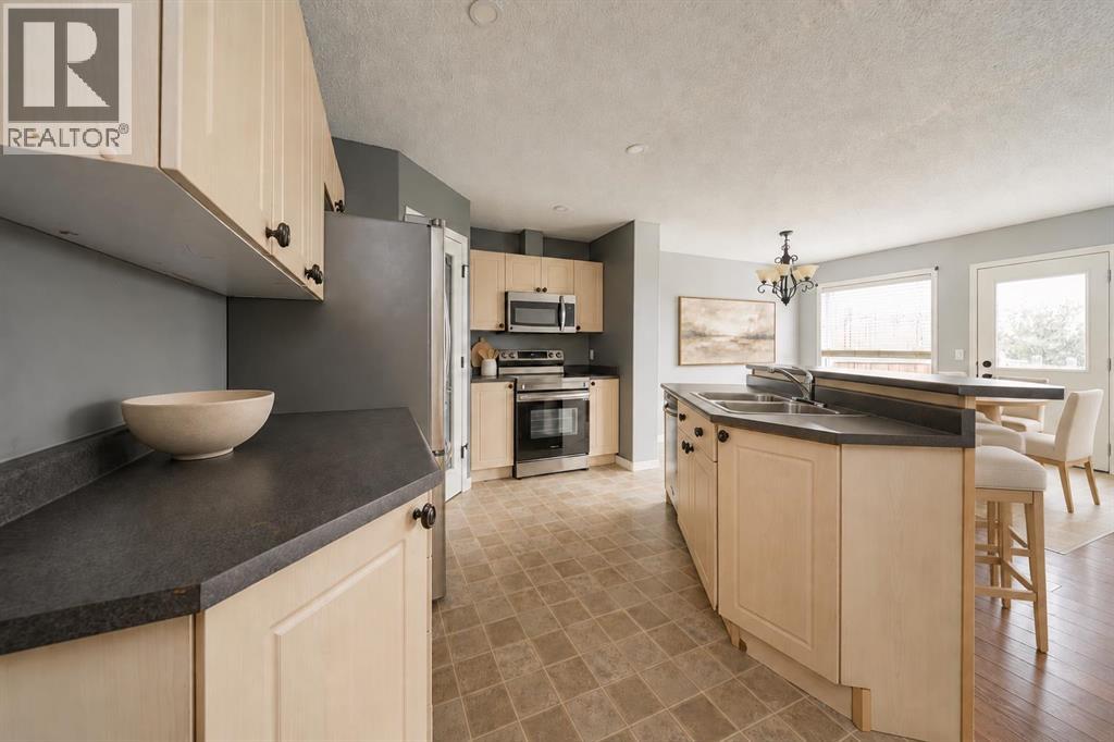 111 Polar Bay, Fort Mcmurray, Alberta  T9K 2W1 - Photo 3 - A2336938