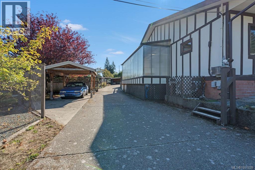 3234 Douglas St