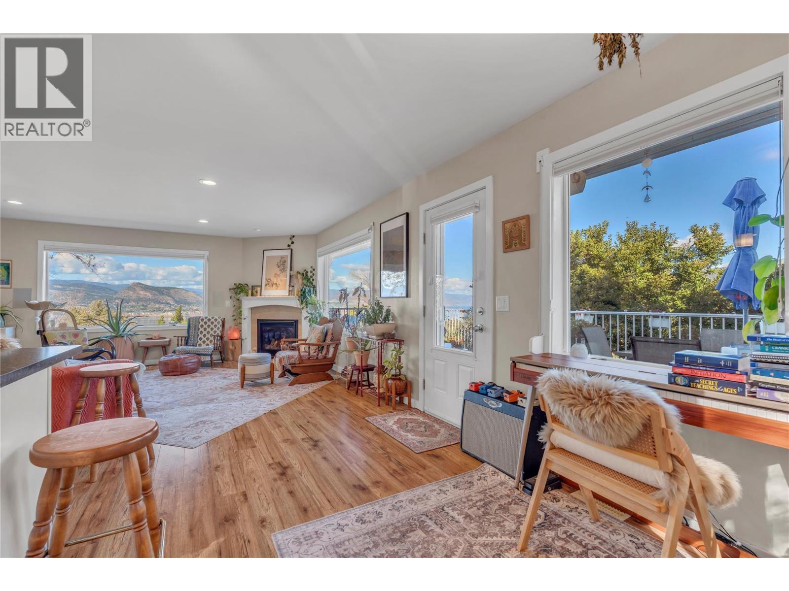 2864 Arawana Road
