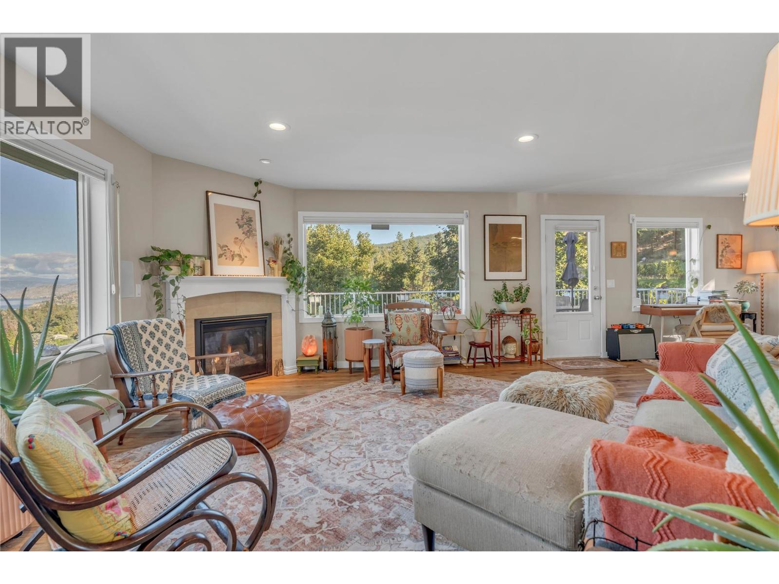 2864 Arawana Road