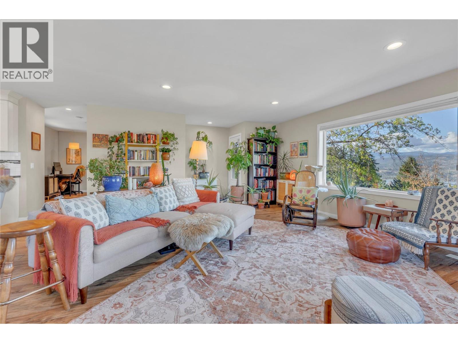 2864 Arawana Road