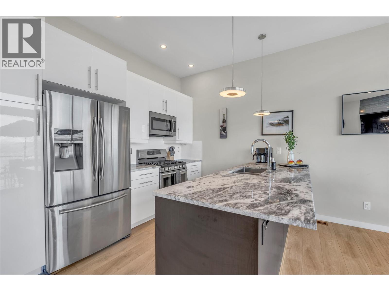 2864 Arawana Road