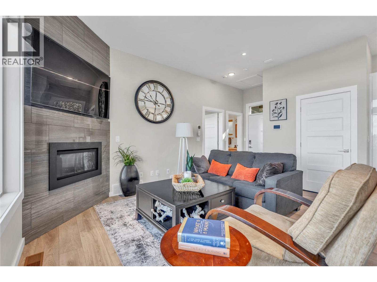 2864 Arawana Road