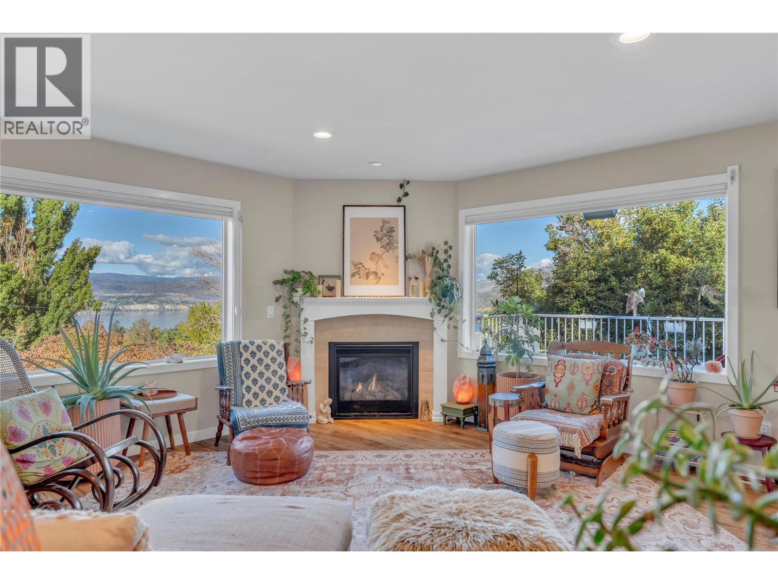 2864 Arawana Road