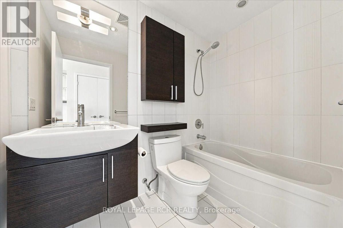 3807 - 25 Capreol Court, Toronto, Ontario  M5V 3Z7 - Photo 15 - C13758316