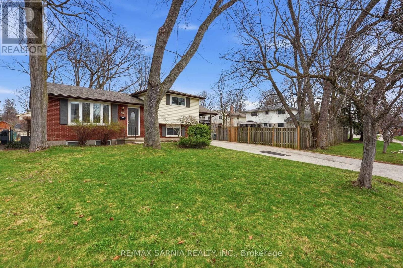 159 ESTELLA COURT London South (South O) Ontario Canada N6J3C5 2