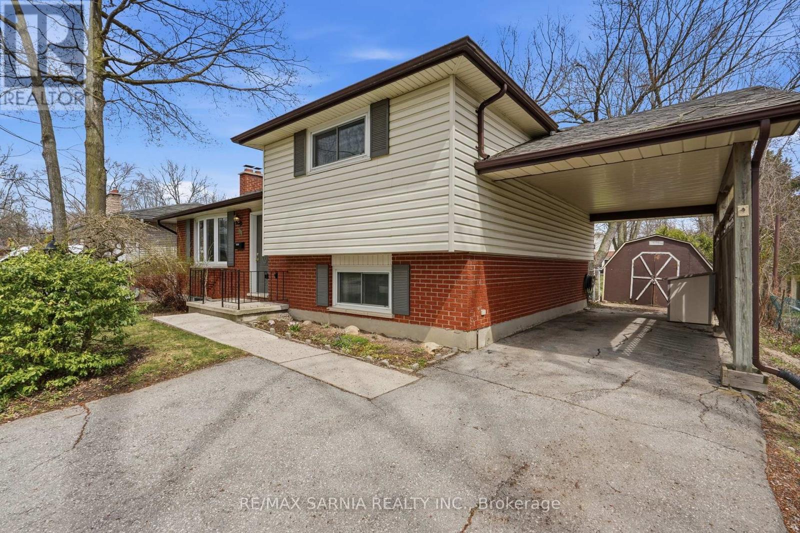 159 ESTELLA COURT London South (South O) Ontario Canada N6J3C5 3